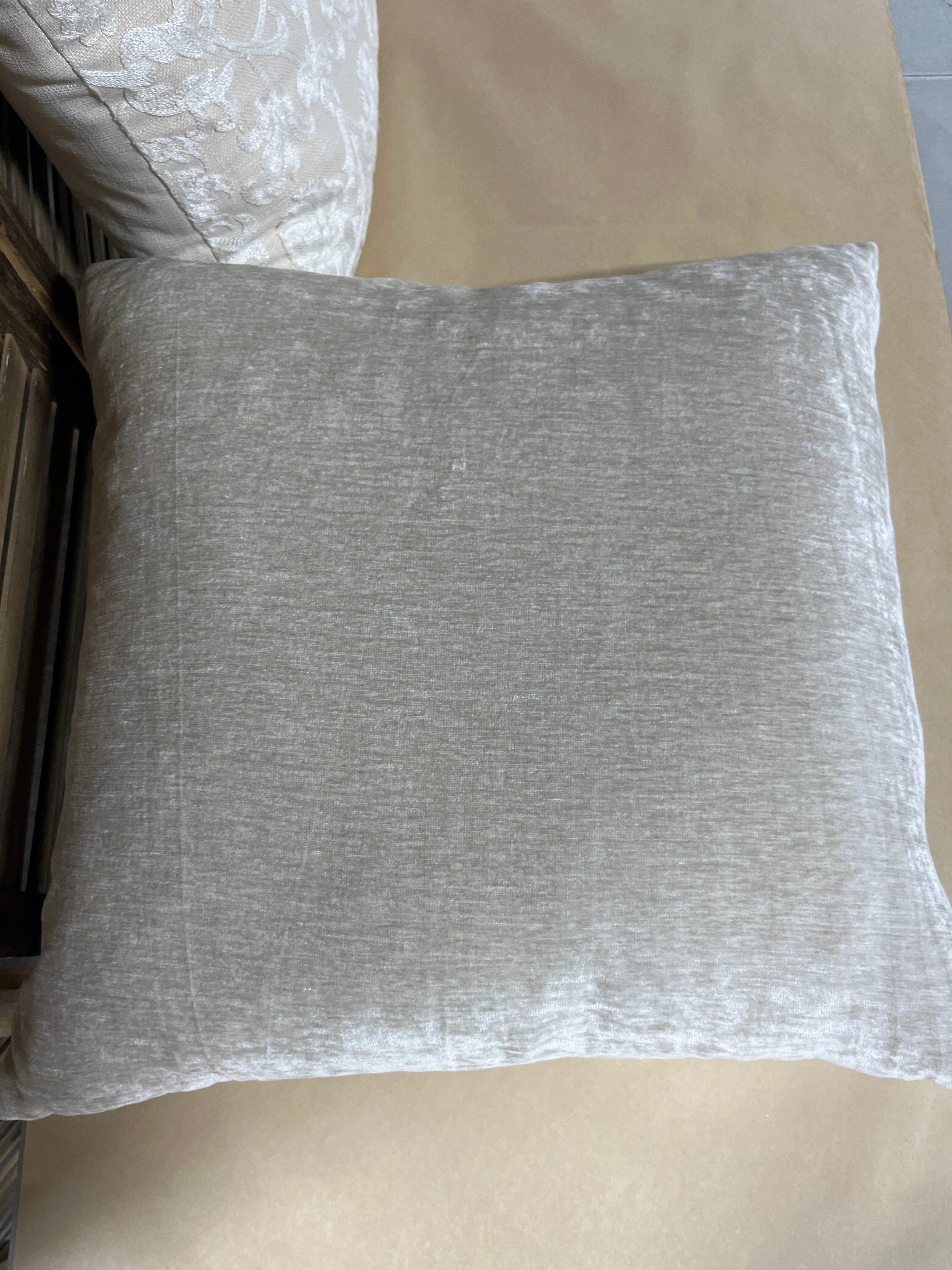 Decorative Pillow Lot B, 2 piece