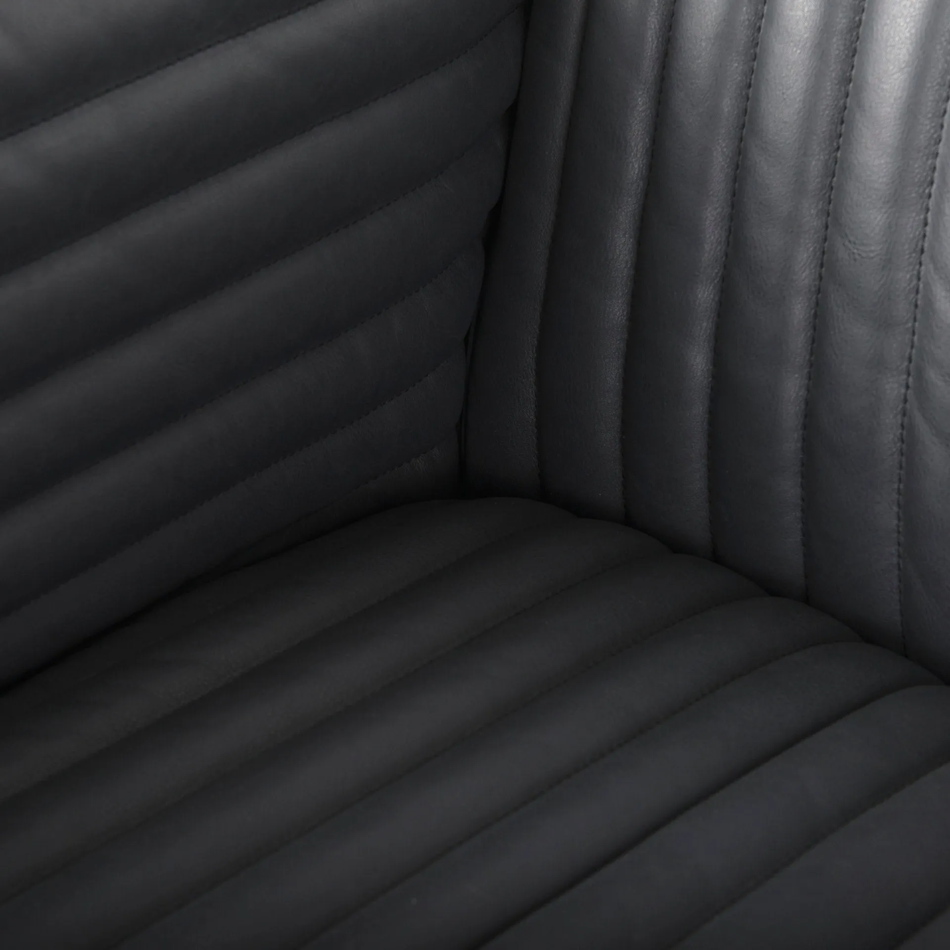 Ricciardo Sofa | Black